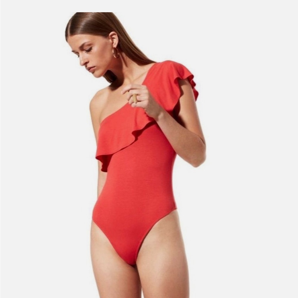 Babaton Quinten one shoulder body suit!